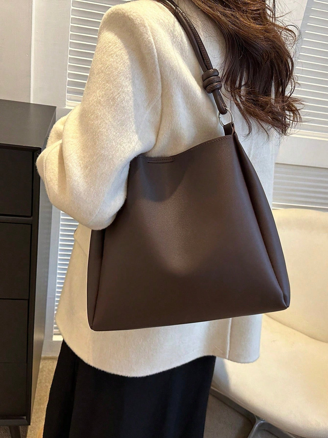 Aloria™ | Knot-Detail Bucket Bag