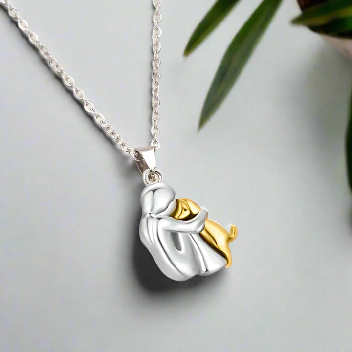 Isla – Dog Embrace Necklace