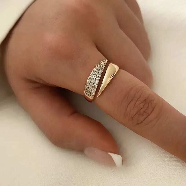 Luna – Symbolic Unity Ring