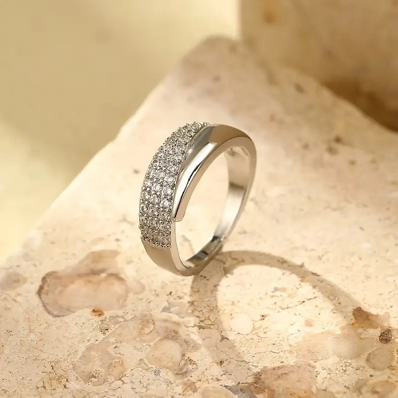 Luna – Symbolic Unity Ring