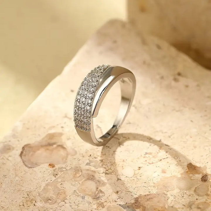 Luna – Symbolic Unity Ring