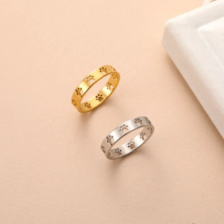 Alyssa - adjustable paw print ring in gold made of silver