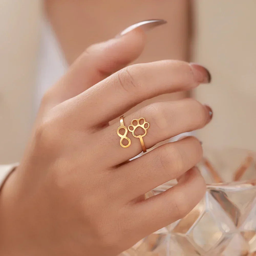 Chloe  - Adjustable infinity paws made of silver and gold