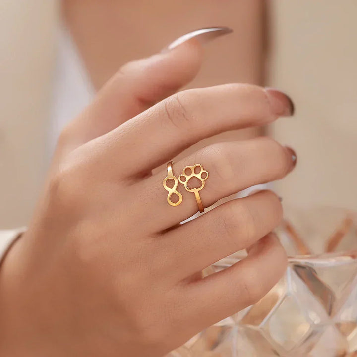 Chloe  - Adjustable infinity paws made of silver and gold