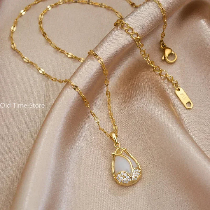 Elegant Rose Crystal and Gold Pendant Necklace